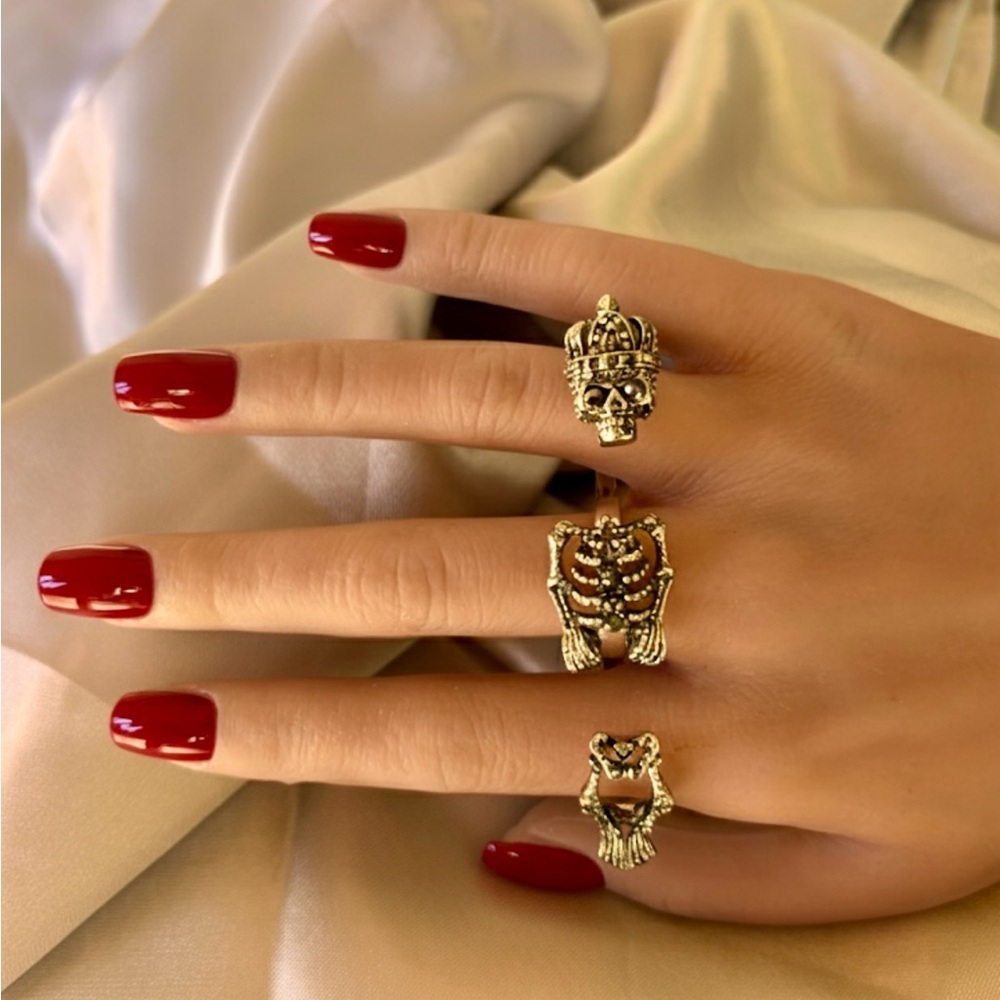 Skeleton Queen Multi-Finger Ring - Picture 2 of 16